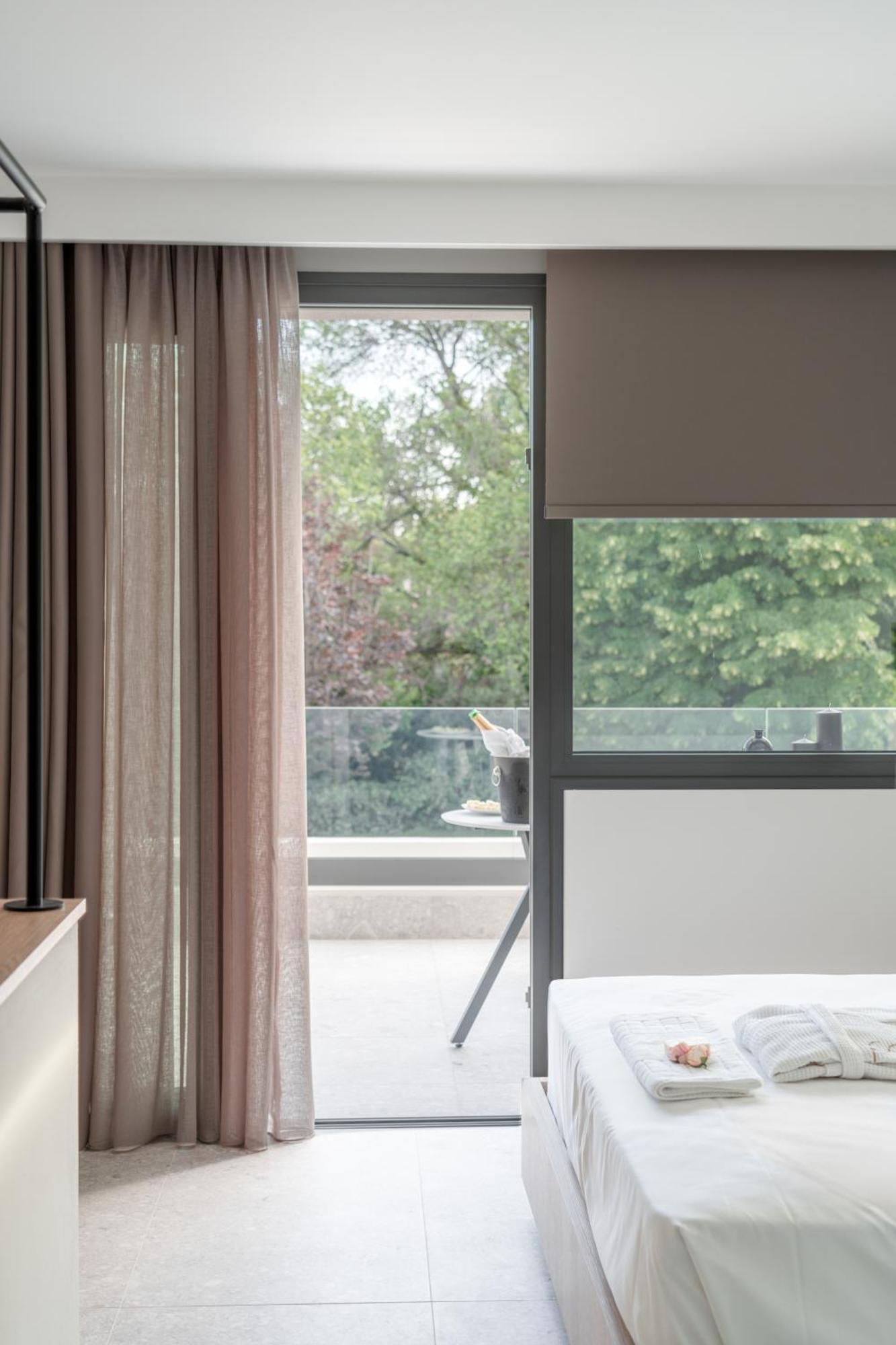 Sealuxe Living Aparthotel Nea Iraklitsa Bagian luar foto