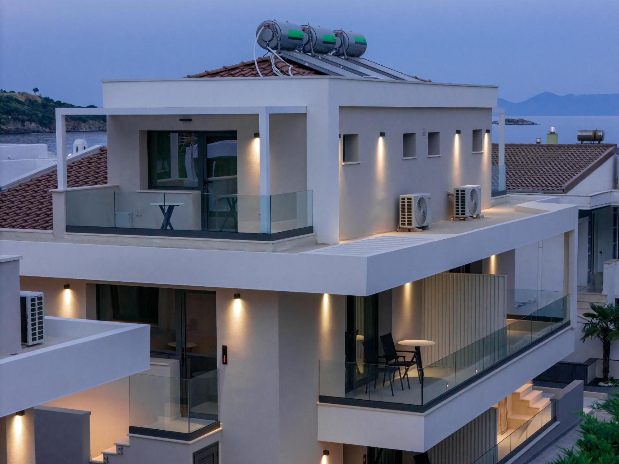 Sealuxe Living Aparthotel Nea Iraklitsa Bagian luar foto