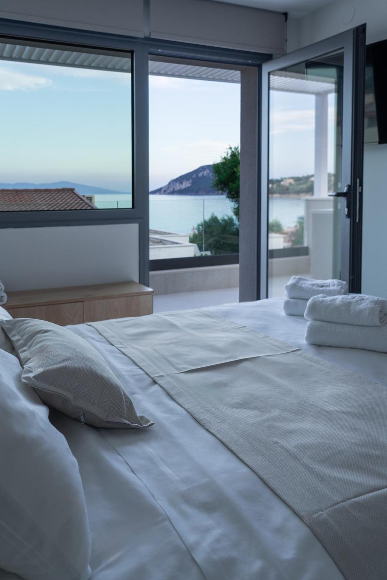 Sealuxe Living Aparthotel Nea Iraklitsa Bagian luar foto
